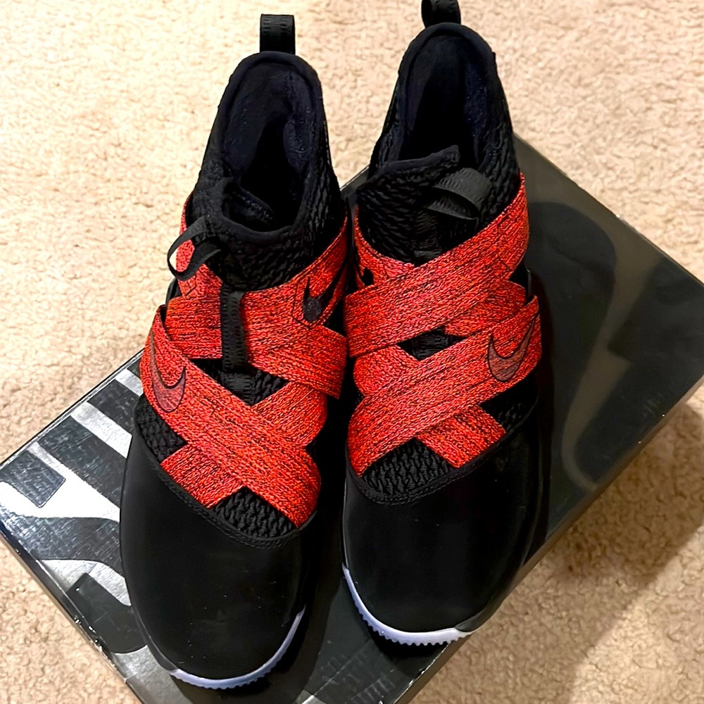 NIKE LEBRON SOLDIER XII Size 9 Men’s